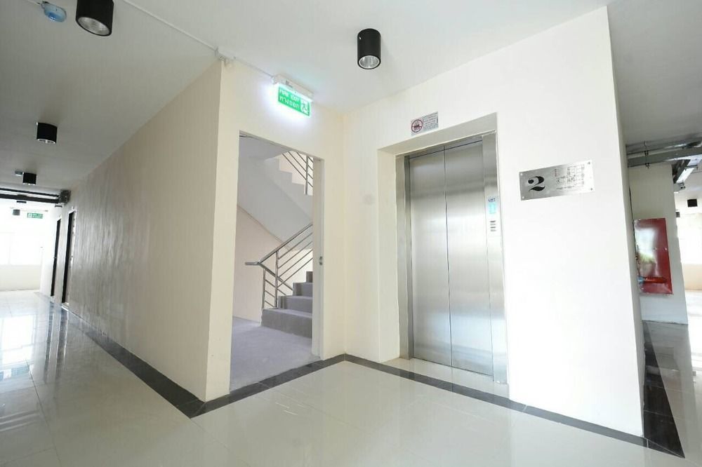 42 Place Bangkok Exterior photo