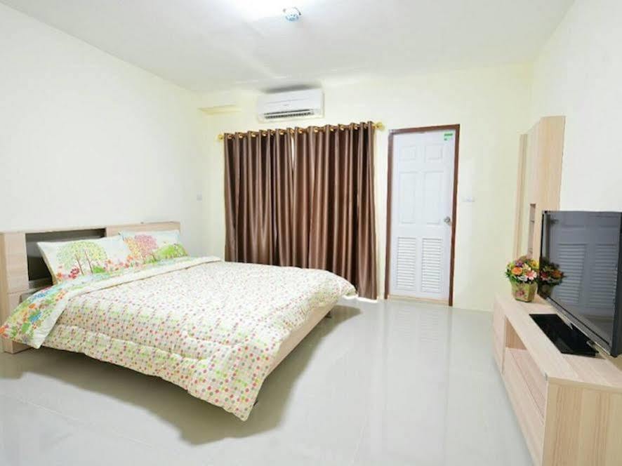 42 Place Bangkok Exterior photo